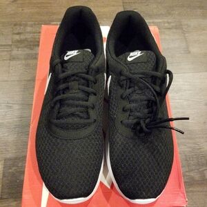 Nike Tanjun 9.5 Black/White